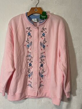 Vintage Grandma style Women's Pink Embroidered Button-Front Sweatshirt